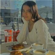 Estudiante de tercero de magisterio y con experiencia en dar clases de inglés, castellano y valenciano a niños de primaria y la ESO